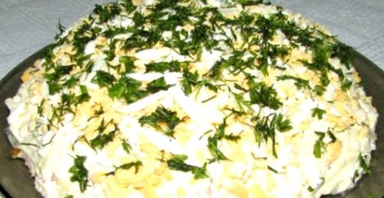 Салат с колбасным сыром