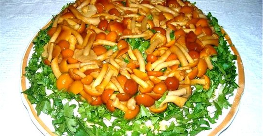 Салат Полянка с опятами