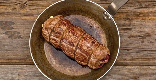 Рулет из говядины с запечеными овощами и бальзамико