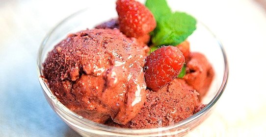 Мороженое из замороженных ягод и йогурта