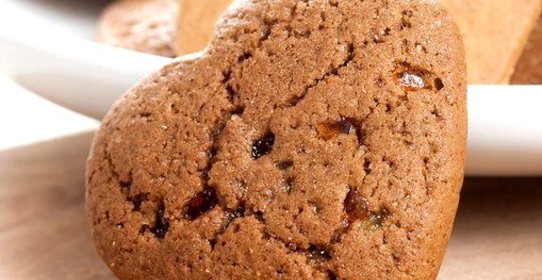 Песочные сердца с засахаренным имбирем и шоколадом