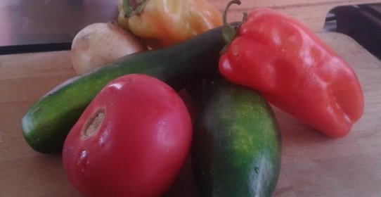 Оладьи из цуккини с теплой сальсой