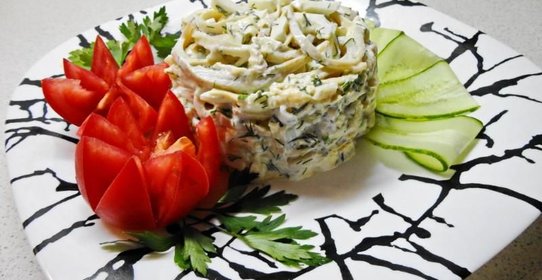 Салат из кальмаров с чесноком