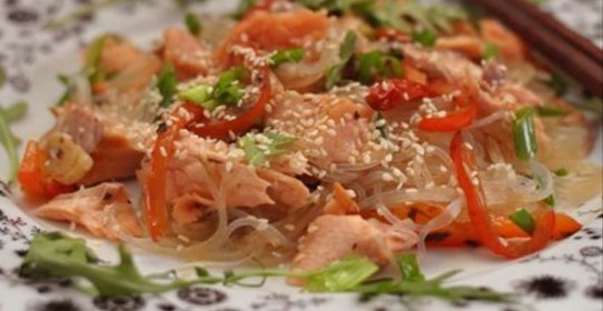 Лосось в азиатском стиле с фэнчозой