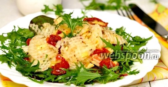 Салат из дайкона с помидорами конфи