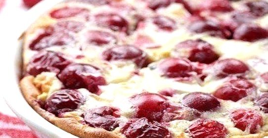 Клафутти с вишенкой