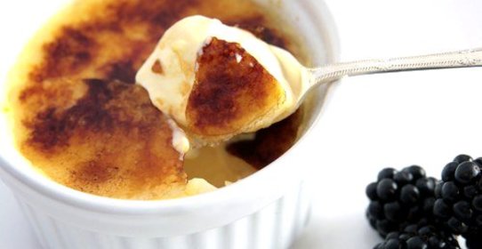 Крем-брюле с ежевикой в бальзамическом уксусе