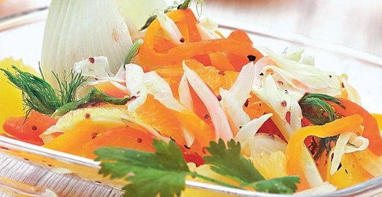 Салат из фенхеля с красным перцем и апельсинами
