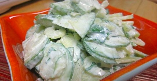 Огуречный салат с сельдереем