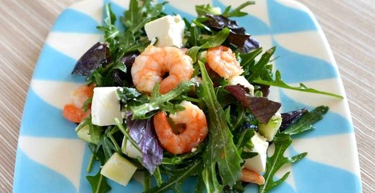 Cалат с руколой и креветками