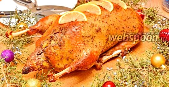 Запечённая утка с гречкой и яблоками