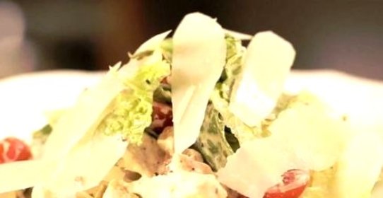 Салат с беконом и курицей