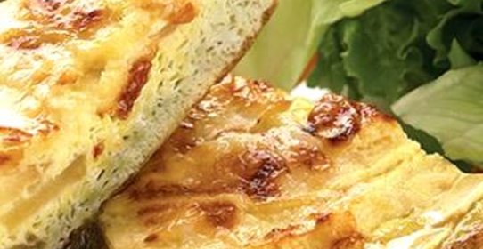 Фритата с яблоком и сыром