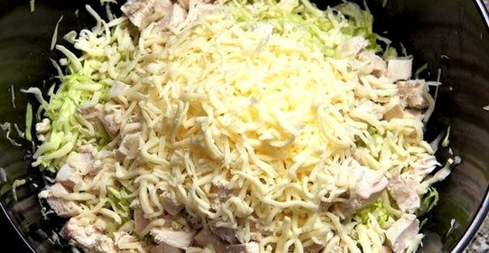 Салат из свежей капусты с курицей