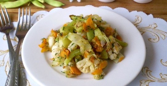Салат из цветной капусты с зеленой фасолью