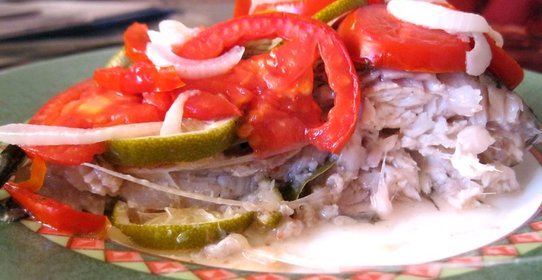 Лещ запеченный с лаймом и помидорами