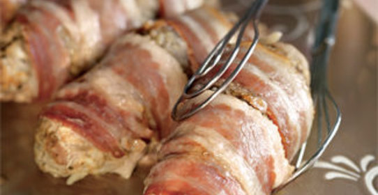 Колбаски в беконе