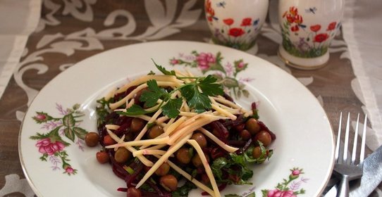 Диетический салат со свеклой