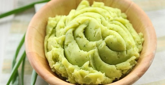 Картофельное пюре с печеным чесноком и зеленью