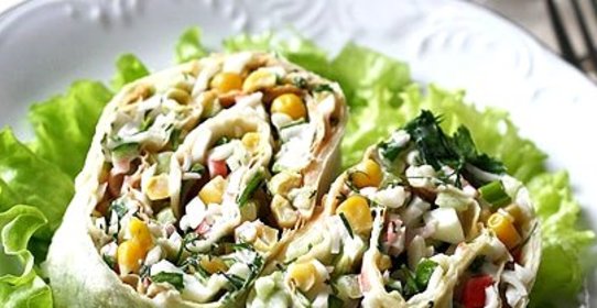 Салат в лаваше с крабовыми палочками и кукурузой