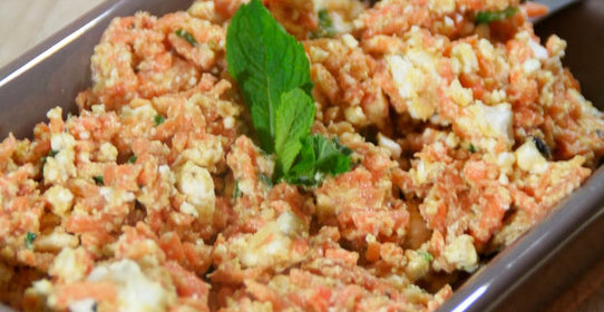 Морковный салат с сыром фета и мятой