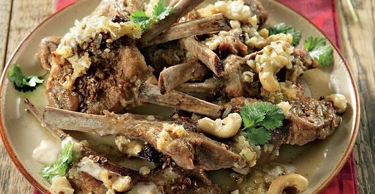 Пряная ягнятина с кешью и имбирем