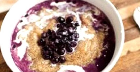Каша из амаранта с черникой