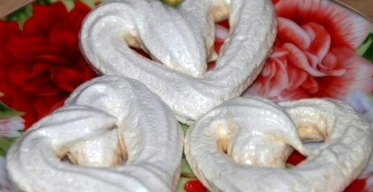 Десерт из взбитых белков