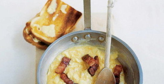 Омлет со сметаной и грудинкой