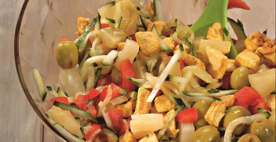 Салат из курицы с ананасом