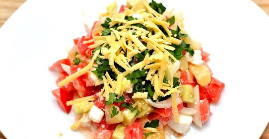 Салат с брынзой и овощами