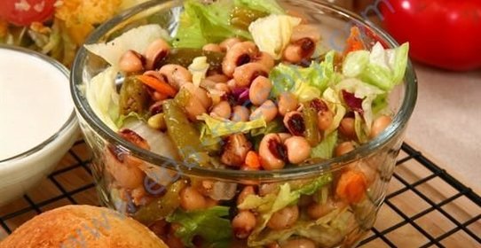 Салат из фасоли моркови и сельдерея