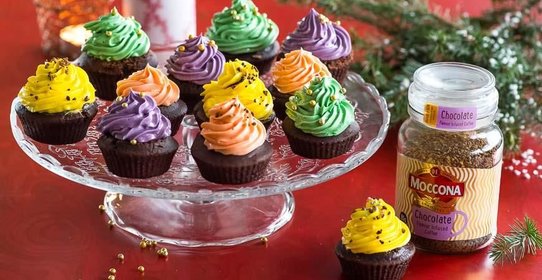 Кофейно-шоколадные капкейки с разноцветным кремом