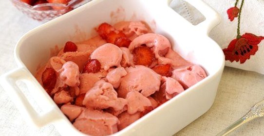 Домашнее клубничное мороженое