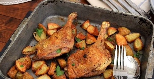 Утка кусочками с картошкой в духовке