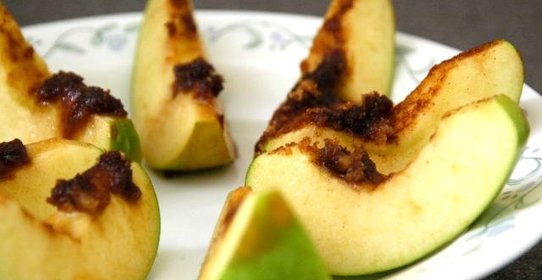 Запеченные яблоки с корицей