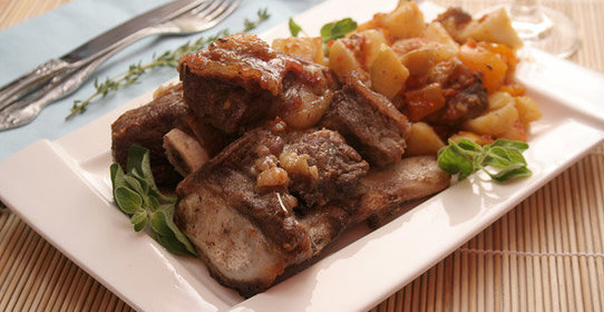 Ребра, запеченные с овощами