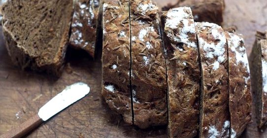 Черный хлеб с морковью и тмином