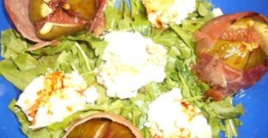Запеченный инжир с пармой и руколой