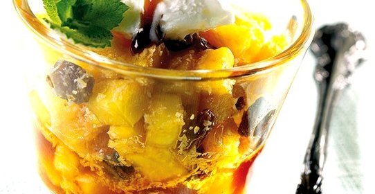 Карамелизованный ананас с изюмом и кокосом