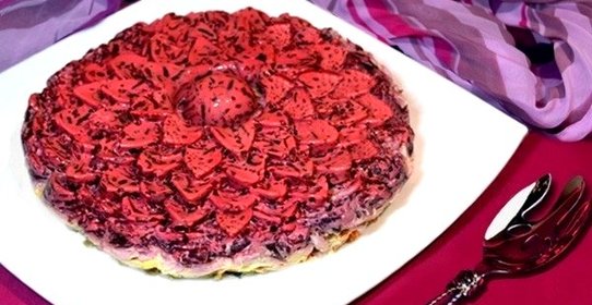 Салат-торт «Селёдка под шубой в желе»