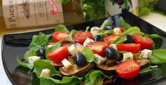 Салат с баклажанами,рукколой и сыром