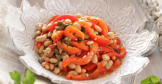 Салат из фасоли с печеным перцем