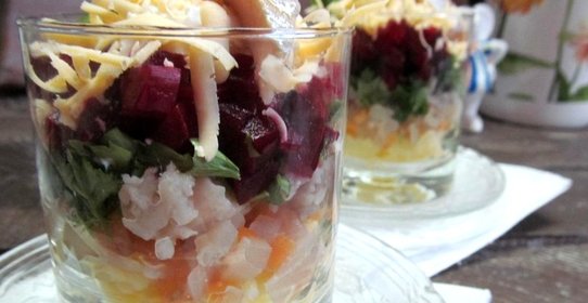 Селедка под шубой с маринованным луком