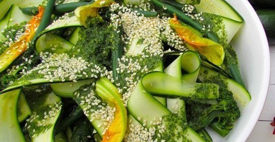 Простой салат из кабачков