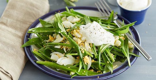 Салат с яйцами и черемшой