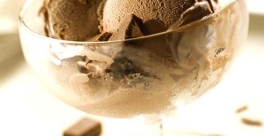 Шоколадное мороженое с самбукой