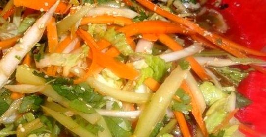 Салат овощной микс с азиатской заправкой