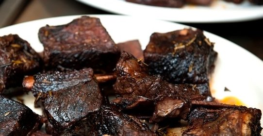 Тушеные говяжьи ребрышки