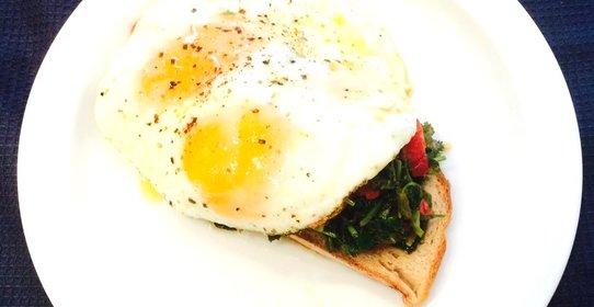 Утренняя яичница с черемшой